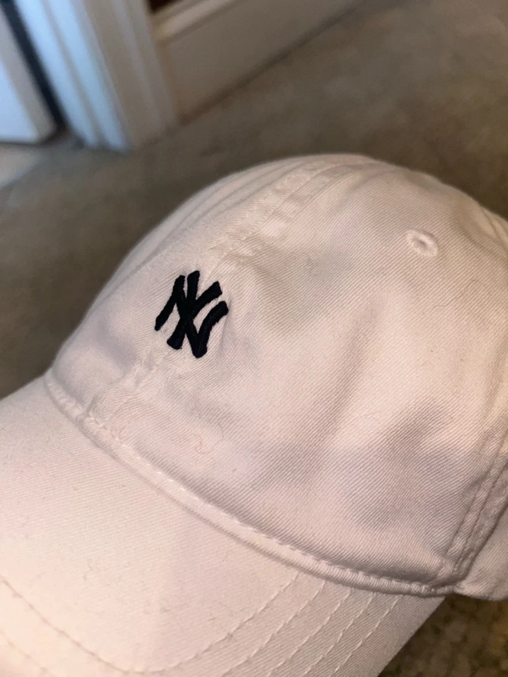 New York Yankees White Baseball Cap with Navy Logo-Flex fit